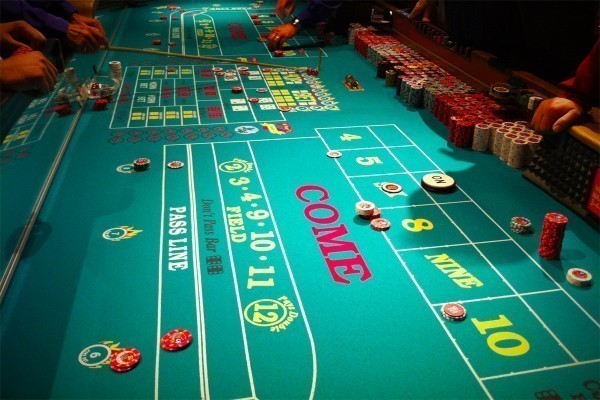 Dadi (Craps) Online